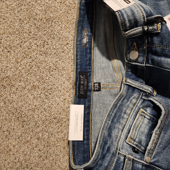 Judy Blue jeans - Picture 6 of 8